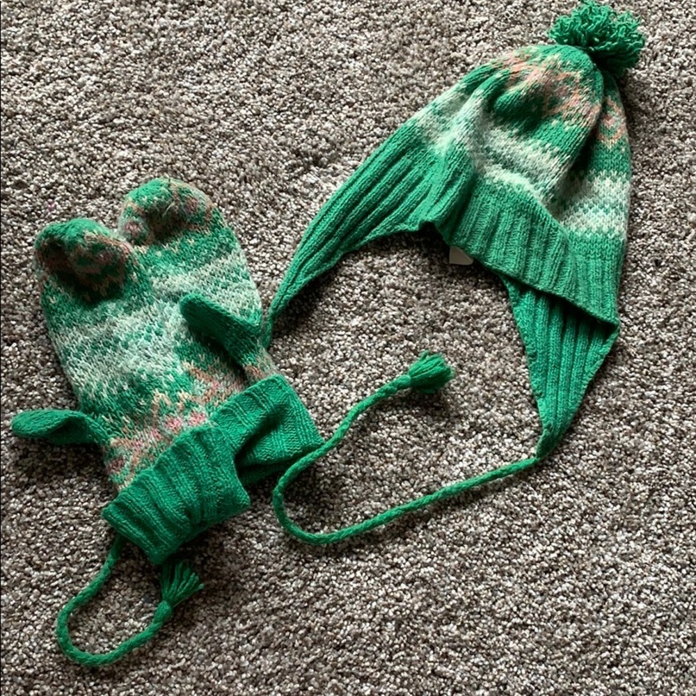 Fair isle hat and mittens set
